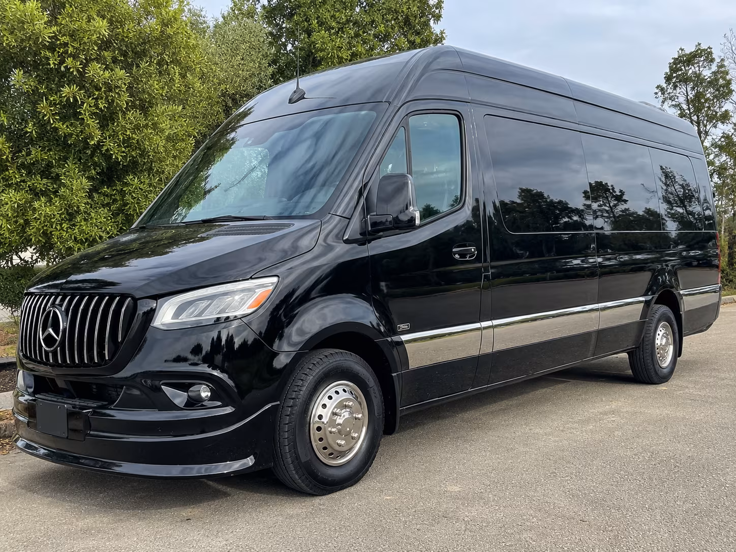 find the perfect transportation for your next airport transfer 1