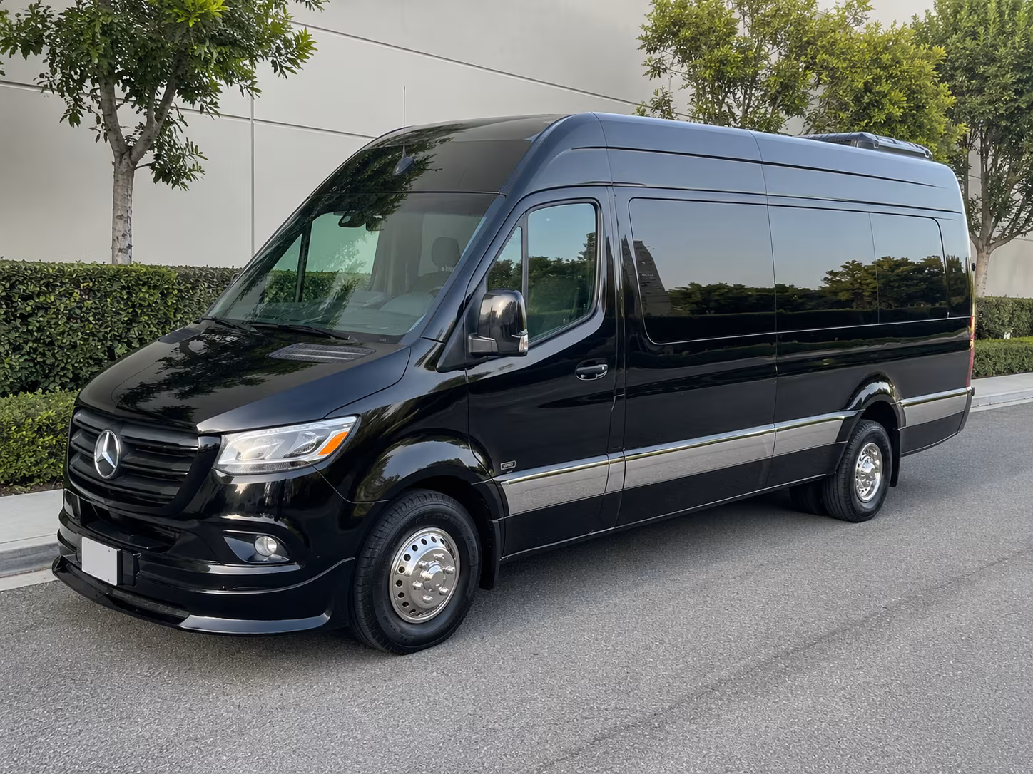 find the perfect transportation for your next airport transfer 4