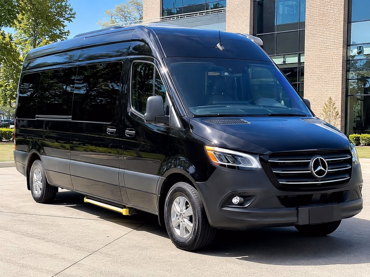 find the perfect transportation for your next airport transfer 5